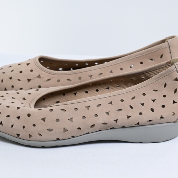 Munro Suede Walking Shoe - Picture 2 of 4